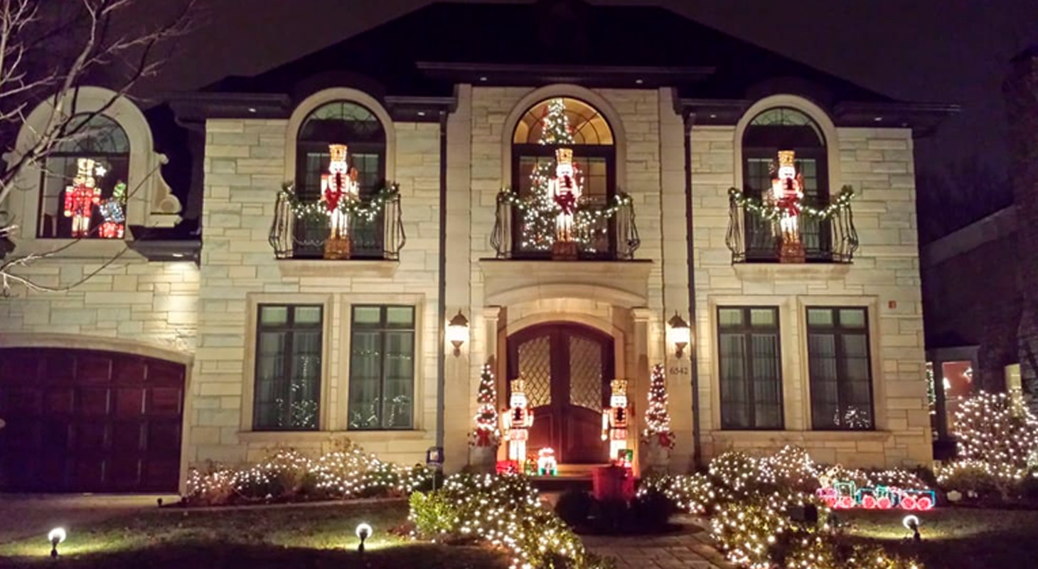 Christmas lights in Lincolnwood Towers